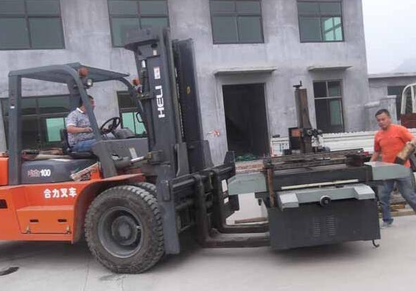 深圳机场货运站旁边的货物，能用叉车装卸吗？